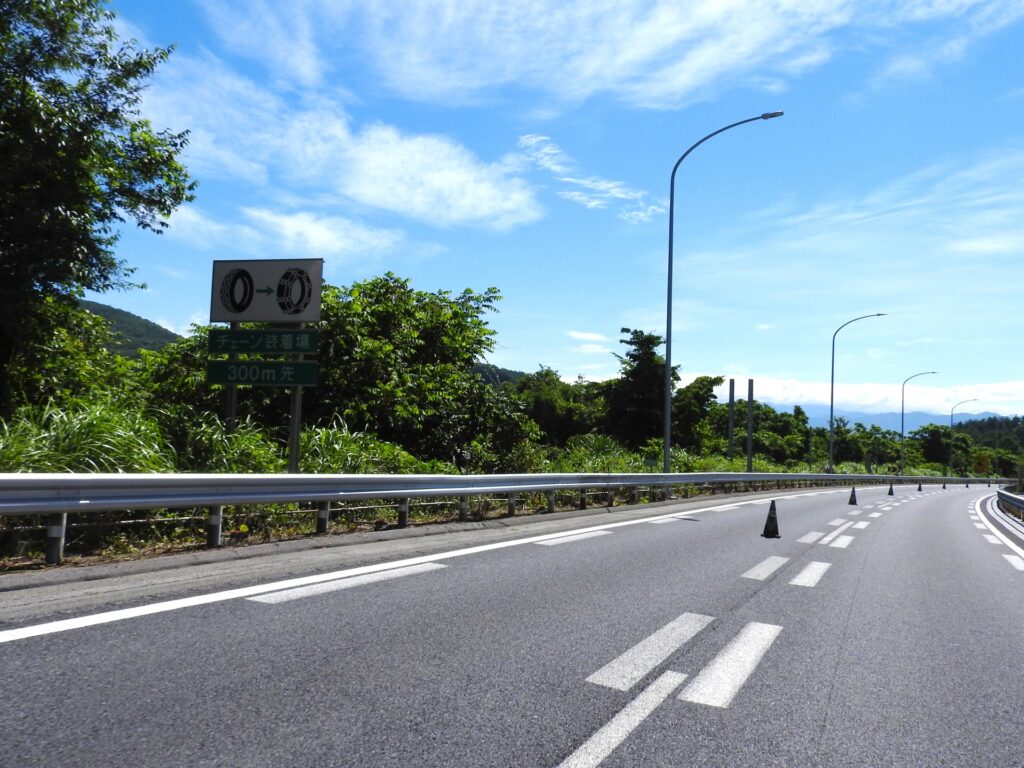 高速道路での走行でタイヤの空気圧を高めにするメリットとは のっぴードライブログ